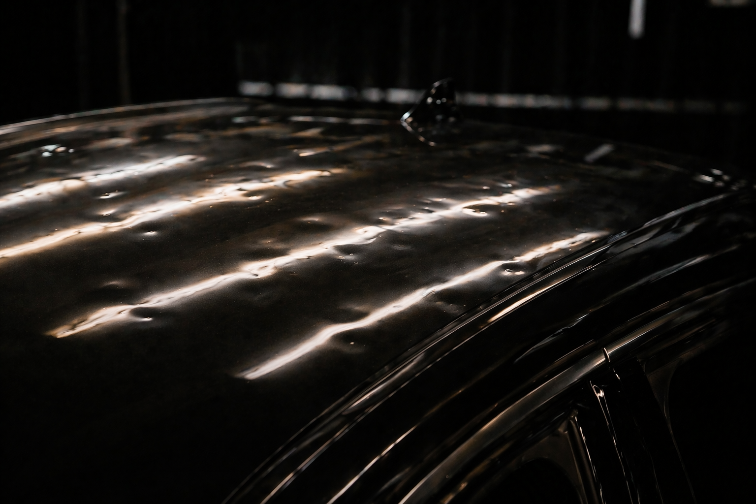 До: вмятина на крыле автомобиля